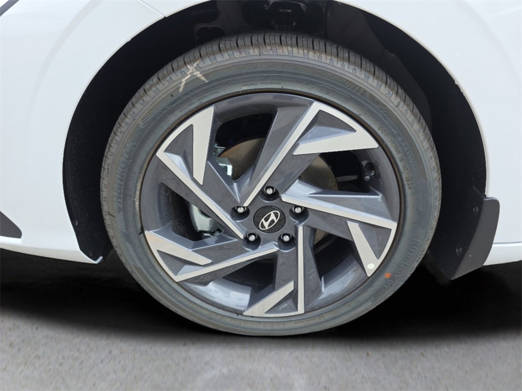 New 2025 Hyundai Elantra SEL image 11