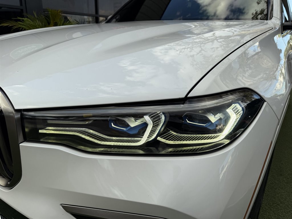 Used 2020 BMW X7 M50i w/ Executive Package image 10