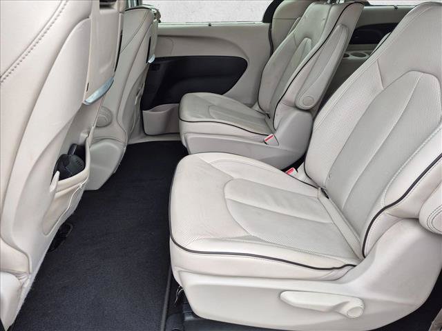Used 2018 Chrysler Pacifica Limited w/ Advanced Safetytec Group FWD image 26