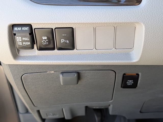 Used 2019 Toyota Sienna XLE w/ XLE Navigation Package FWD image 23
