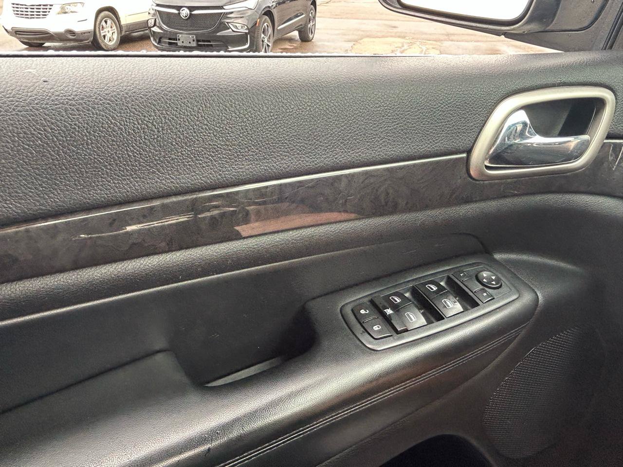 Used 2011 Jeep Grand Cherokee Laredo AWD/4WD image 25