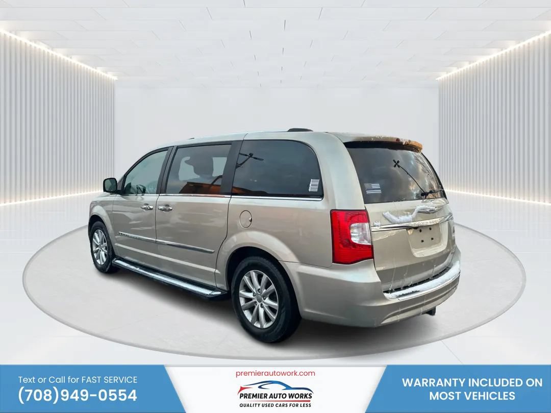 Used 2015 Chrysler Town & Country Limited Platinum FWD image 7