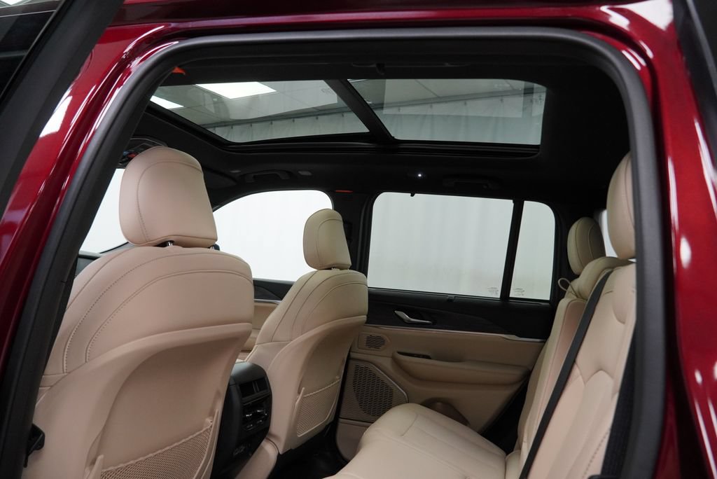 Certified 2025 Jeep Grand Cherokee Limited 4xe w/ Luxury Tech Group II AWD/4WD image 23