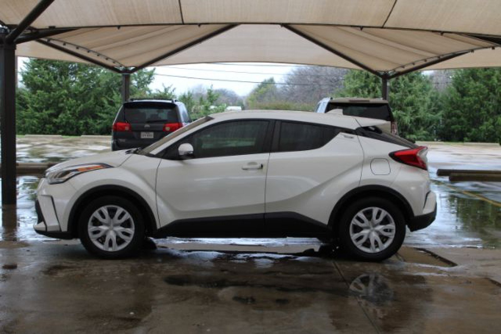 Used 2020 Toyota C-HR LE image 6