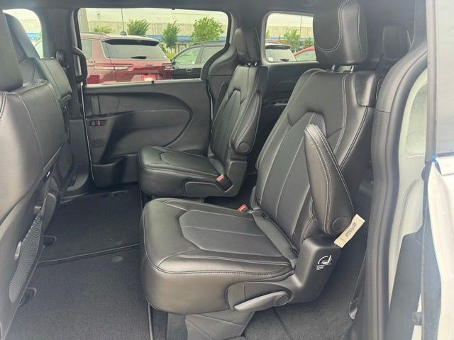New 2027 Chrysler Pacifica Select FWD image 28