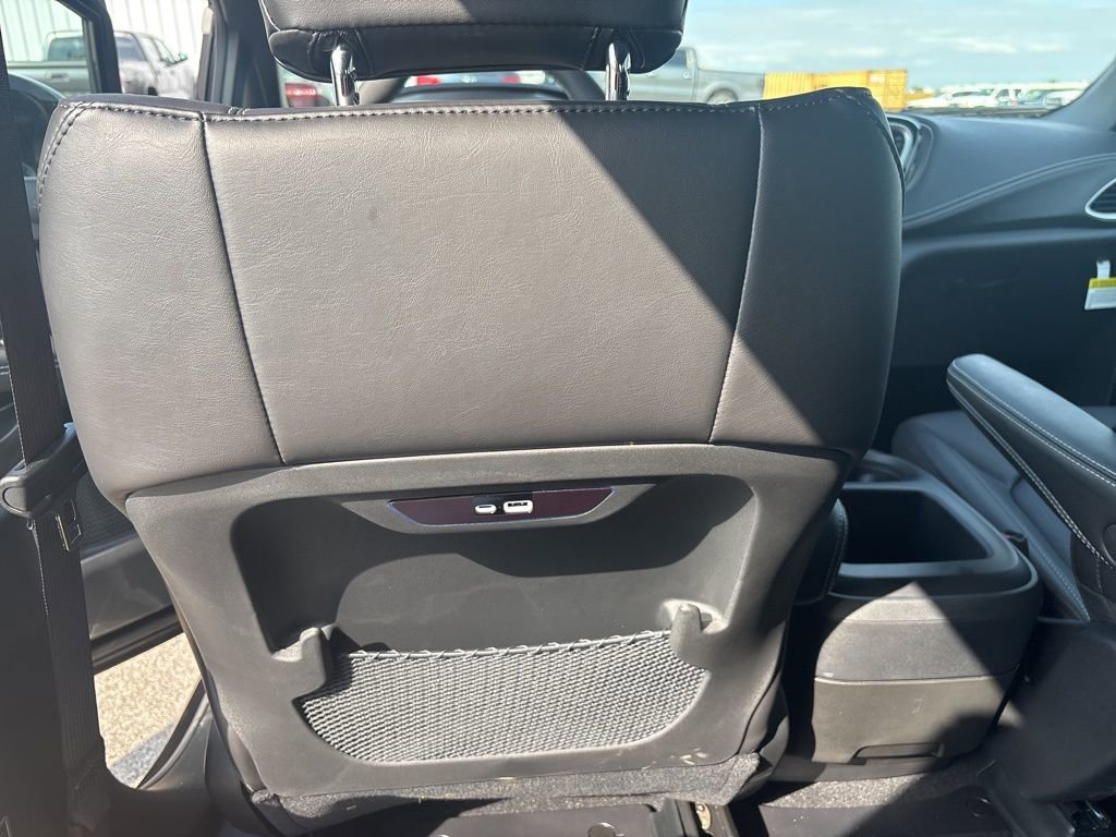 New 2026 Chrysler Pacifica Select image 34