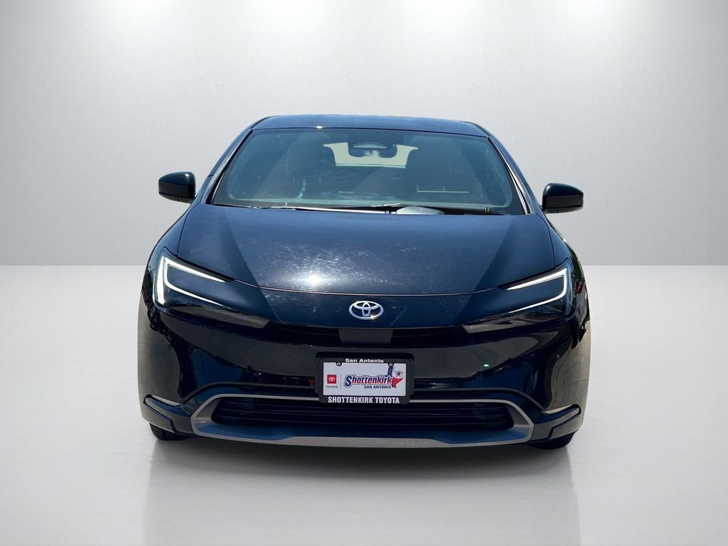 Used 2025 Toyota Prius XLE FWD image 2