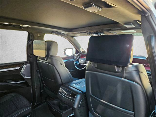 Used 2025 Cadillac Escalade Sport Platinum w/ LPO, Floor Liner Package AWD/4WD image 24