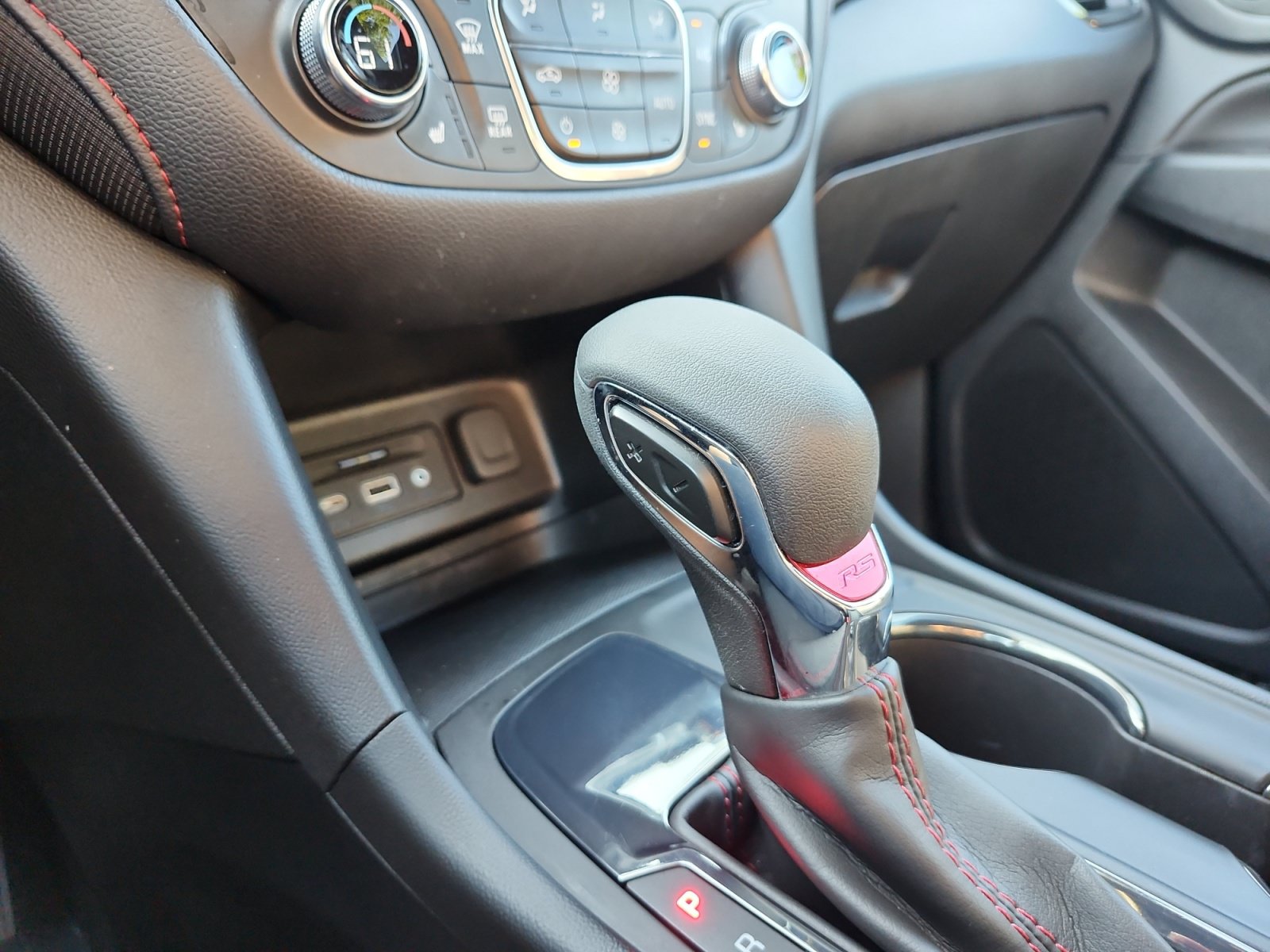 Used 2022 Chevrolet Equinox RS w/ Infotainment Package FWD image 23