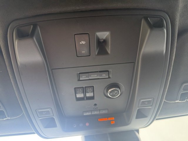 Used 2017 Cadillac Escalade ESV Platinum image 29