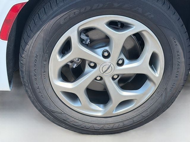 Used 2024 Chrysler Pacifica Limited FWD image 12