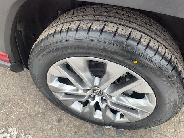 Used 2021 Toyota RAV4 XLE Premium image 15