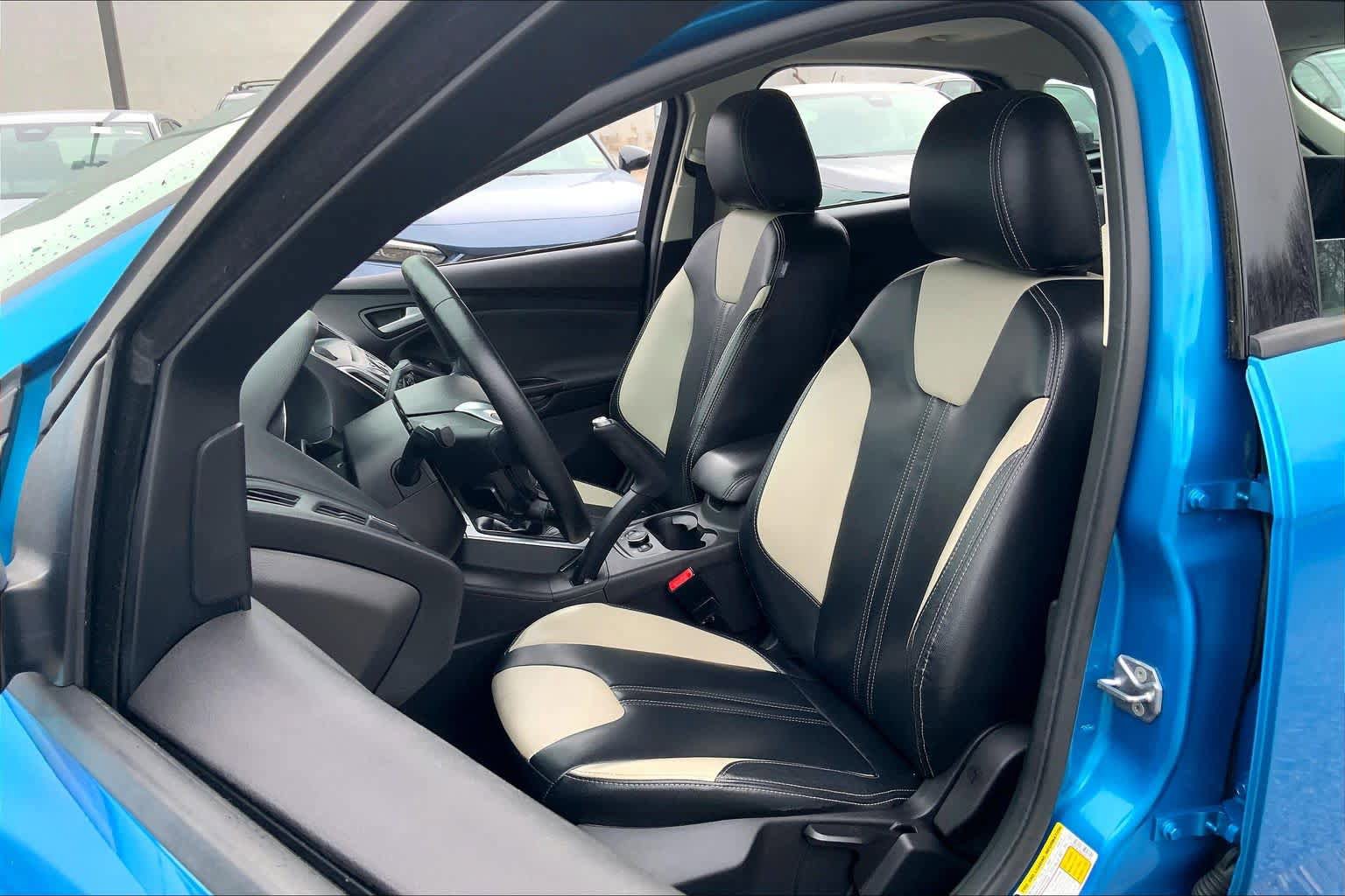 Used 2014 Ford Focus SE w/ SE Sport Package FWD image 9