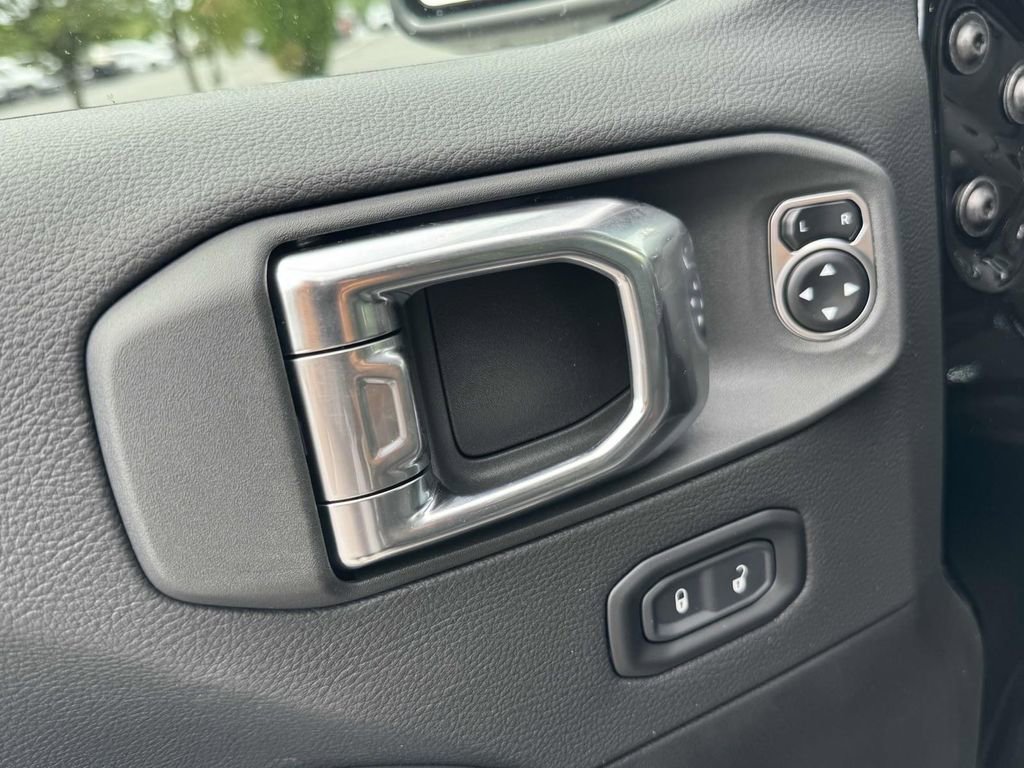 New 2025 Jeep Wrangler Sahara w/ Technology Group image 28