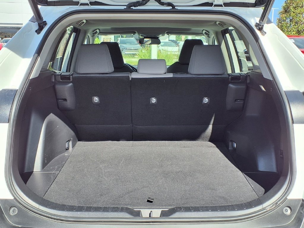 Used 2022 Toyota RAV4 XLE w/ Convenience Package FWD image 18