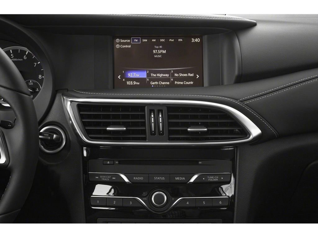 Used 2019 INFINITI QX30 w/ Navigation Package FWD image 7