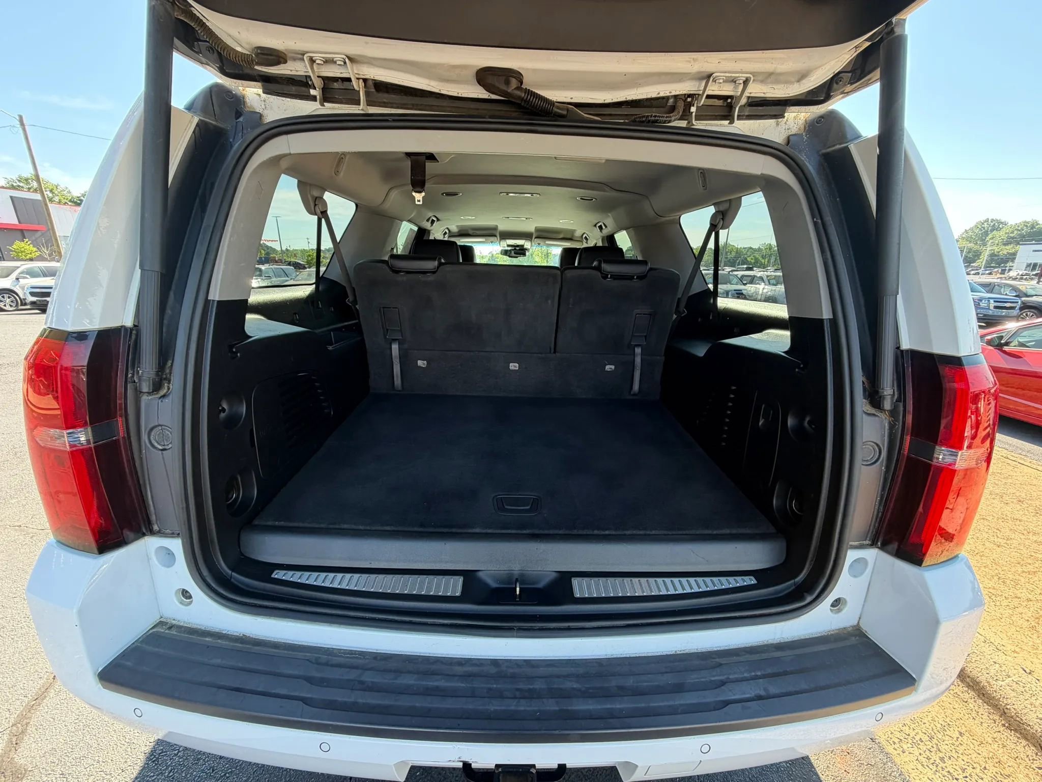 Used 2019 Chevrolet Suburban LT RWD image 9