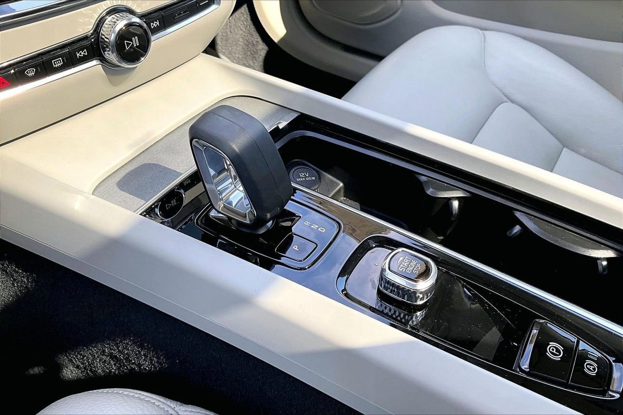 Used 2024 Volvo S60 B5 Plus w/ Climate Package image 32