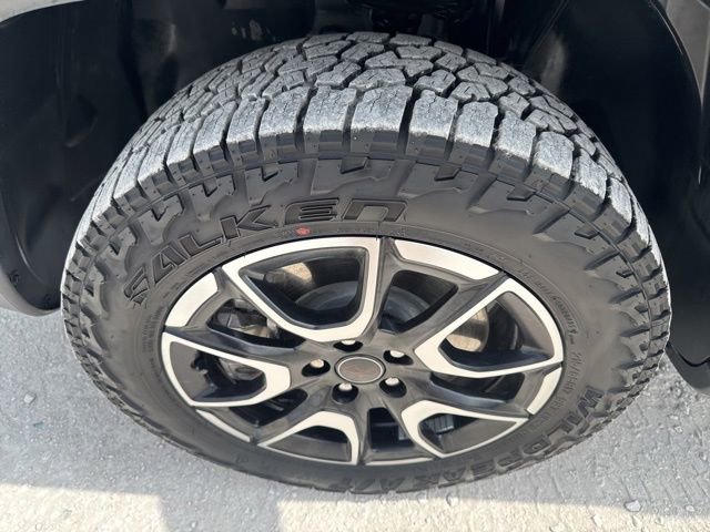 Used 2025 Jeep Compass Trailhawk image 12