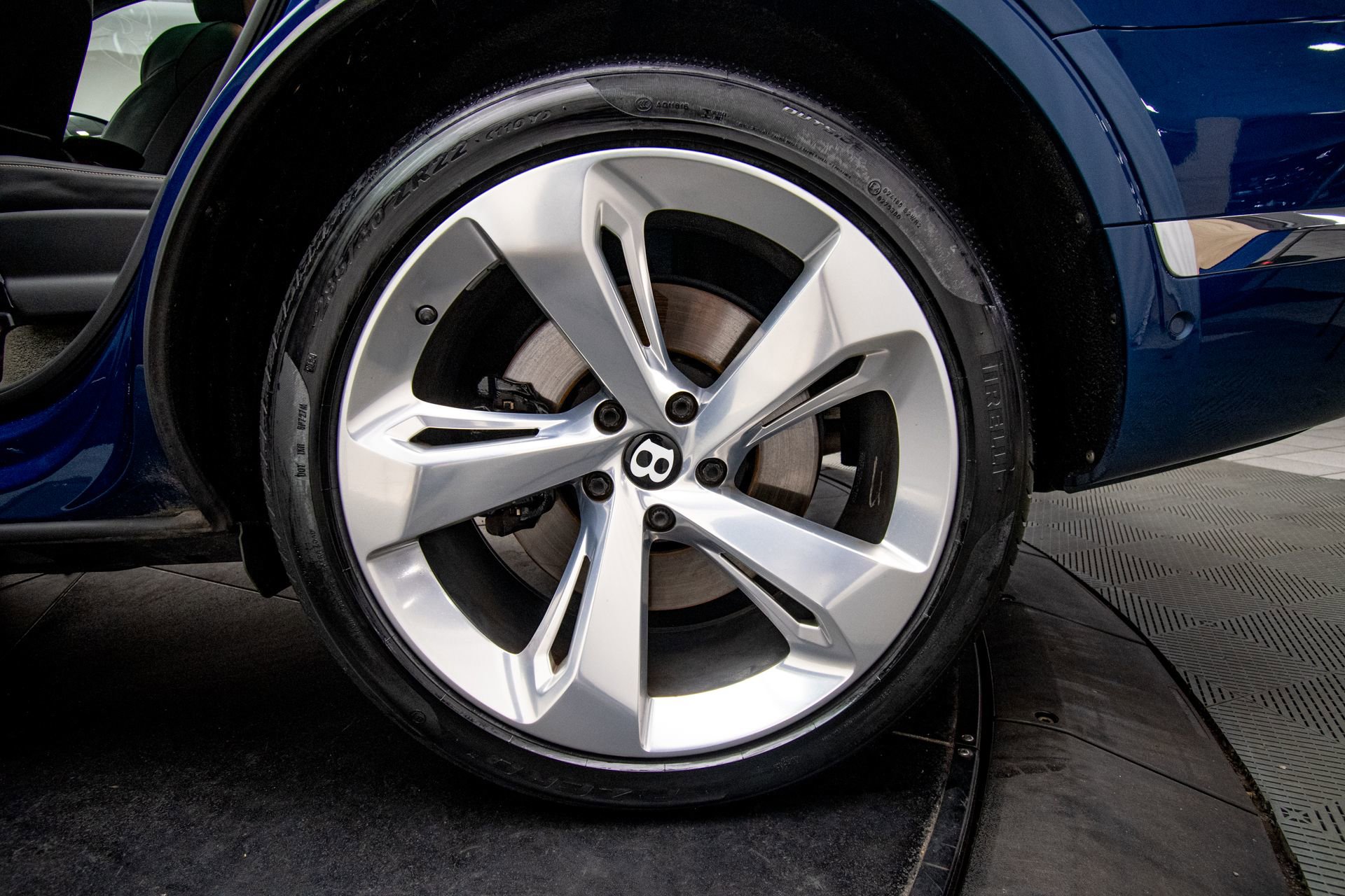 Used 2018 Bentley Bentayga Activity image 41