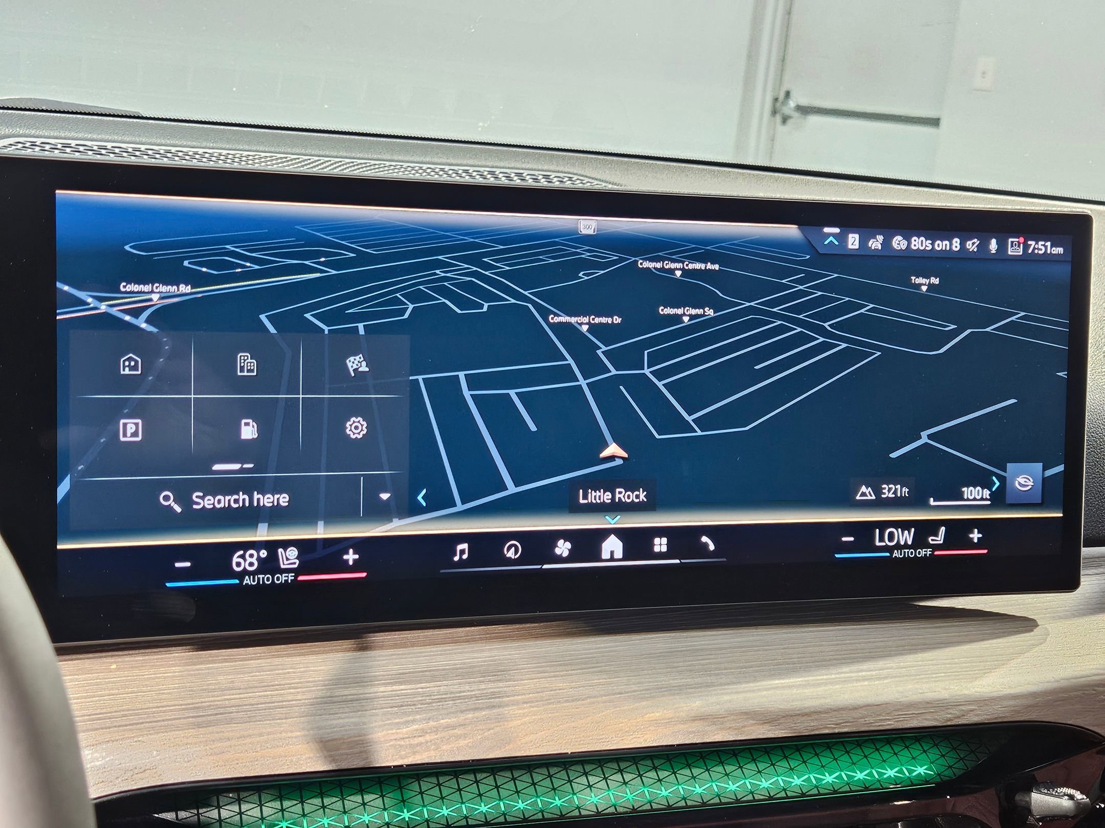 Used 2025 BMW 330i Sedan w/ Premium Package image 31