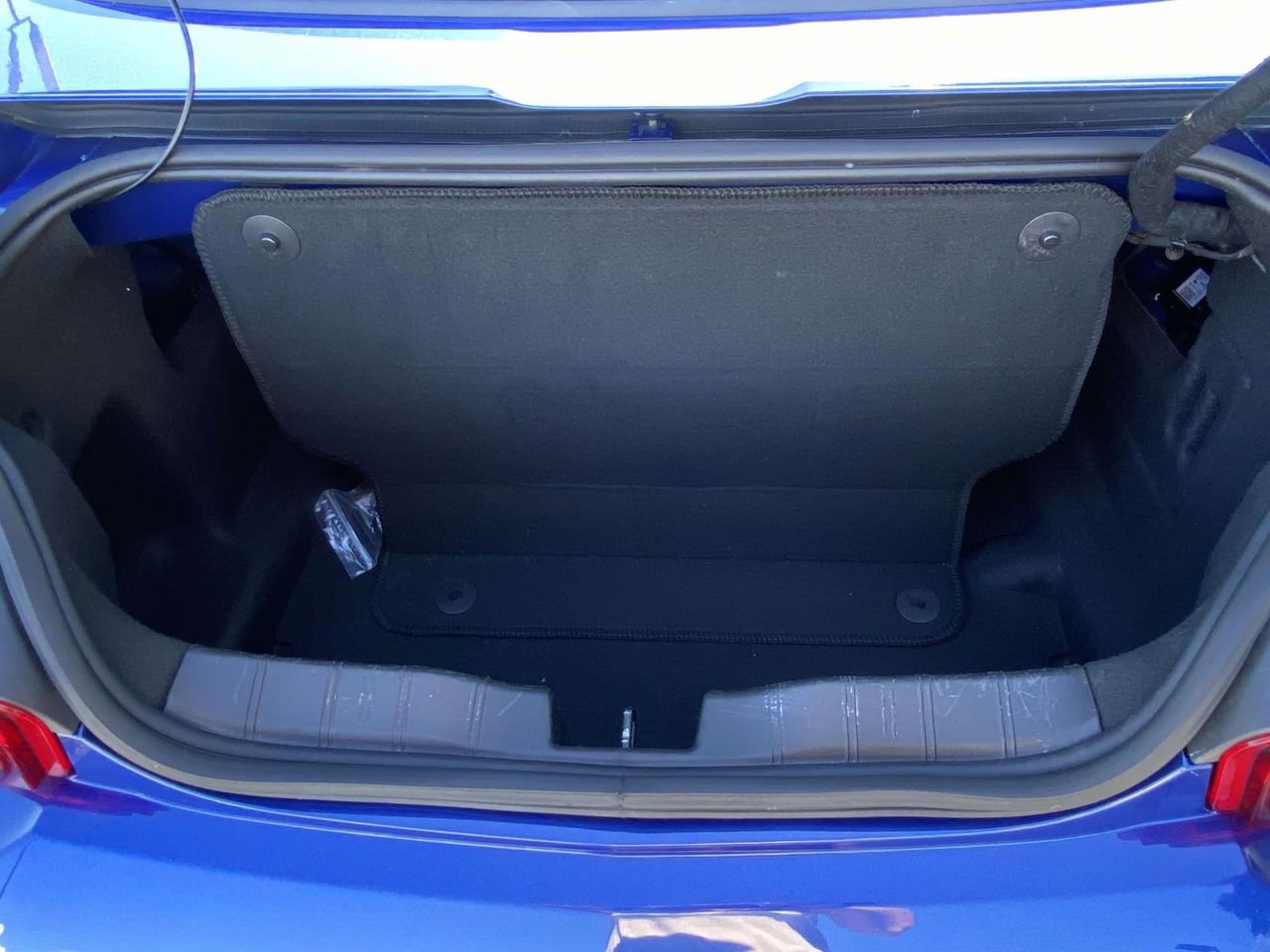 Used 2023 Chevrolet Camaro LT image 9