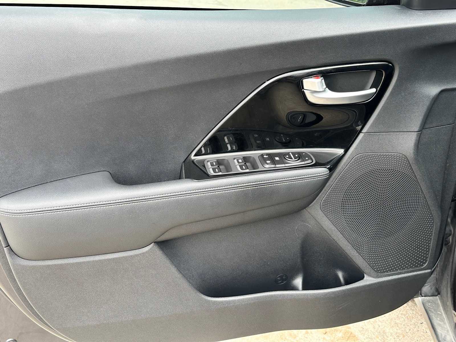 Used 2020 Kia Niro LXS image 17