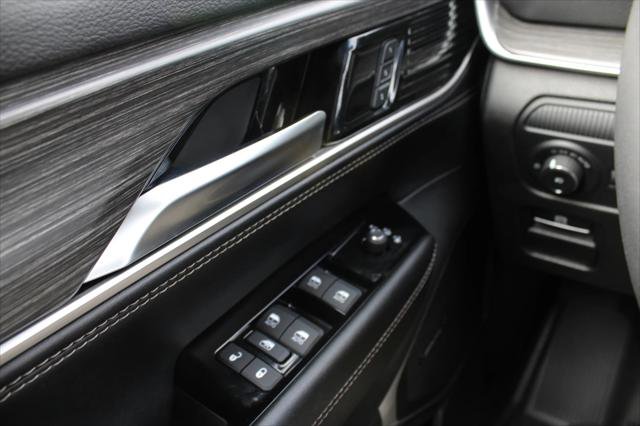 Certified 2024 Jeep Wagoneer Series II w/ Flexible Seating Group image 22