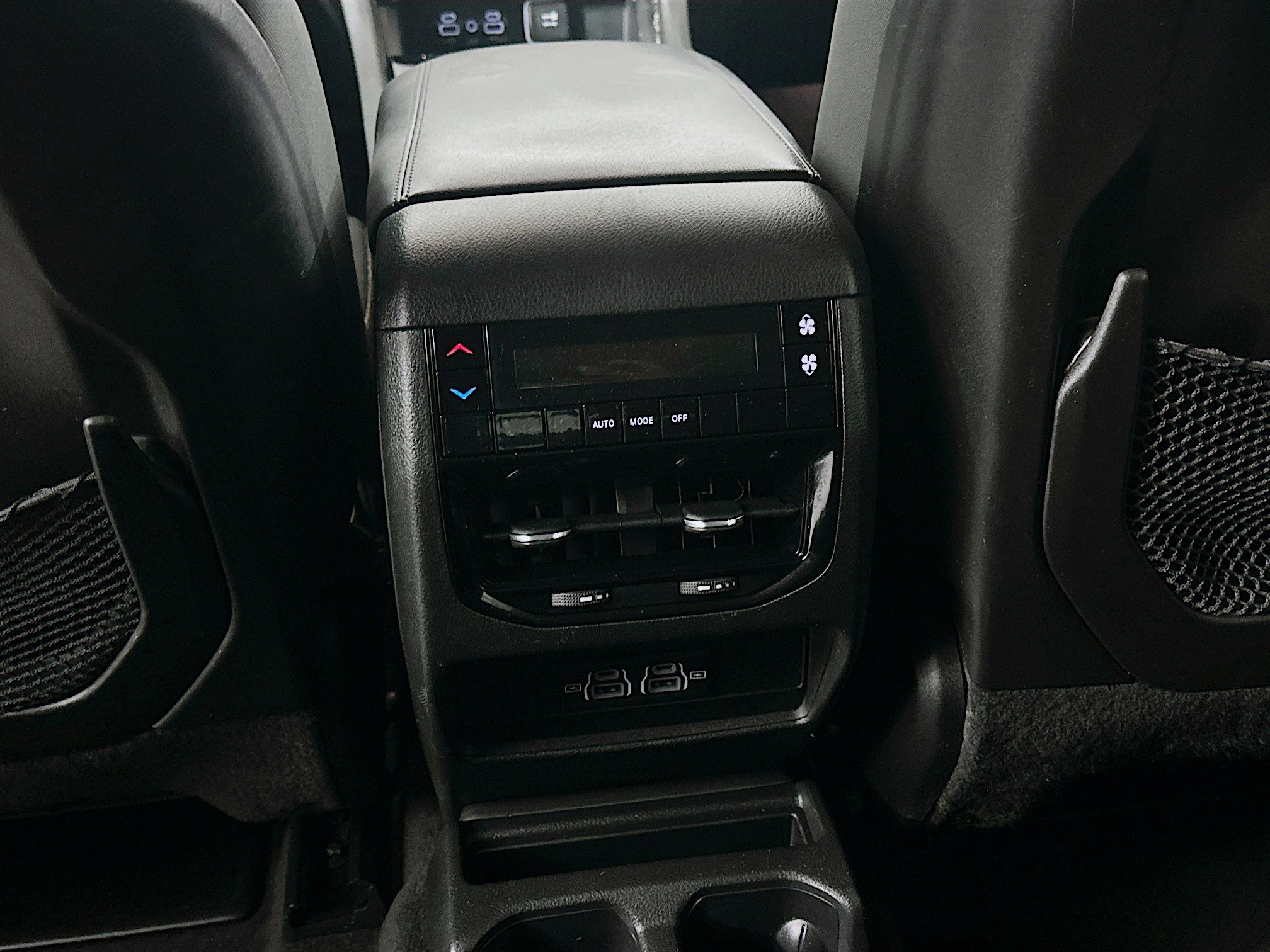 Used 2023 Jeep Grand Cherokee L Laredo image 27