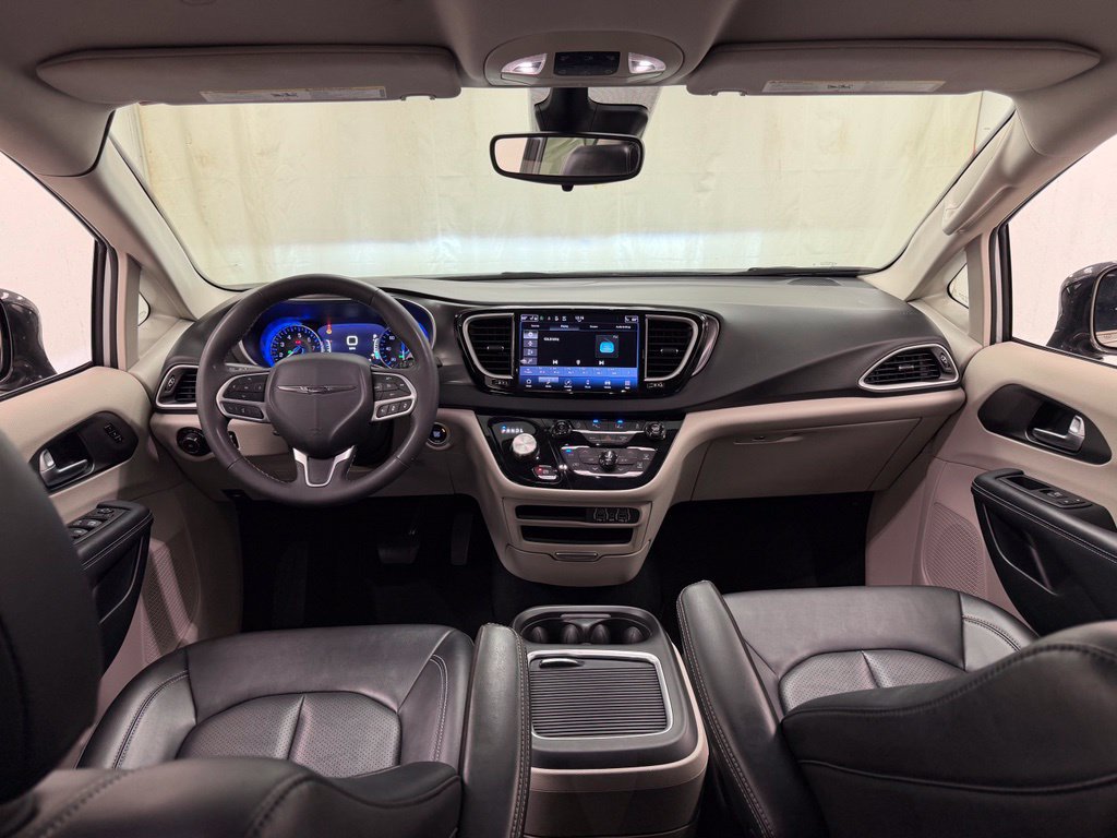 Used 2024 Chrysler Pacifica Touring-L FWD image 22