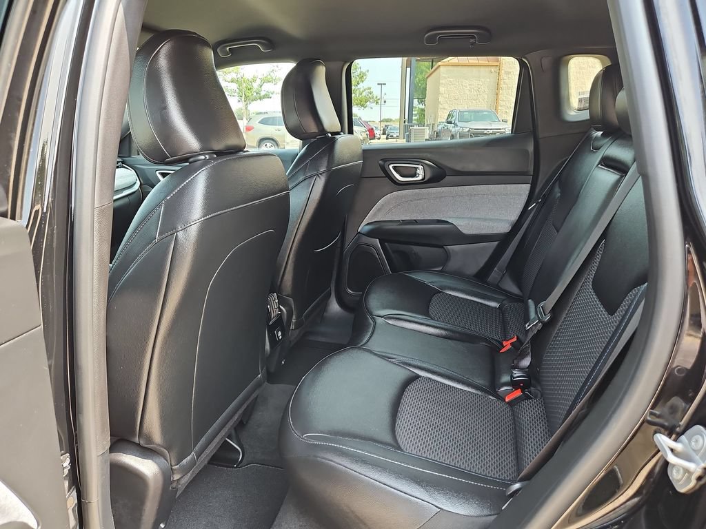 Used 2025 Jeep Compass Latitude AWD/4WD image 28