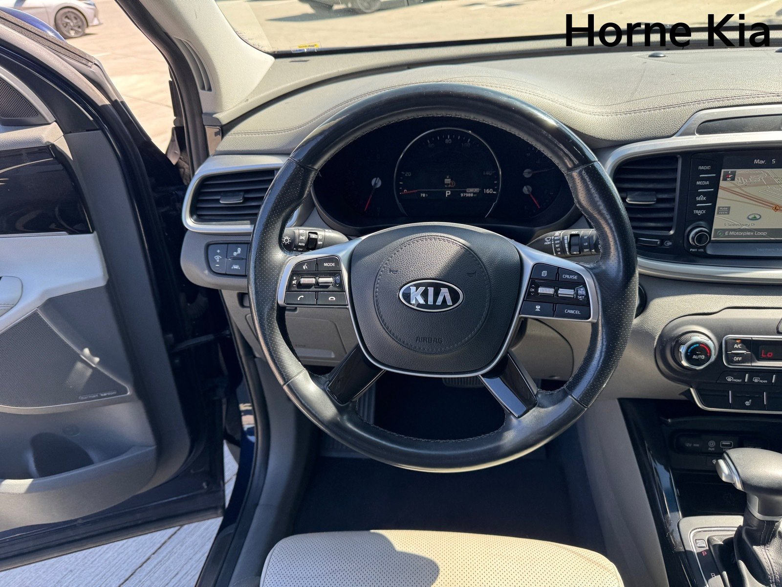 Used 2020 Kia Sorento SX image 16