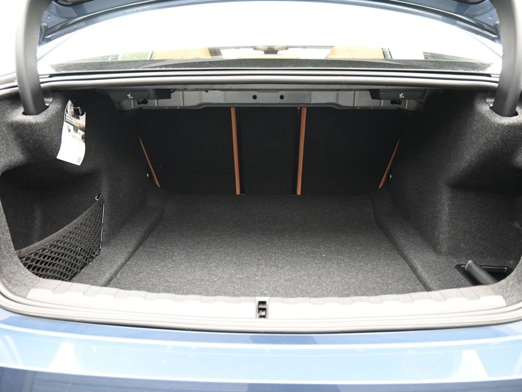 Used 2025 BMW 330i xDrive Sedan image 9