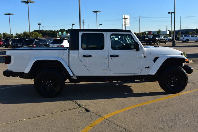 Used 2022 Jeep Gladiator Mojave w/ LED Lighting Group image 4