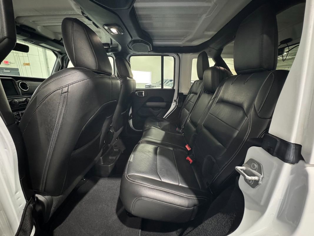 Used 2018 Jeep Wrangler Unlimited Sahara image 32