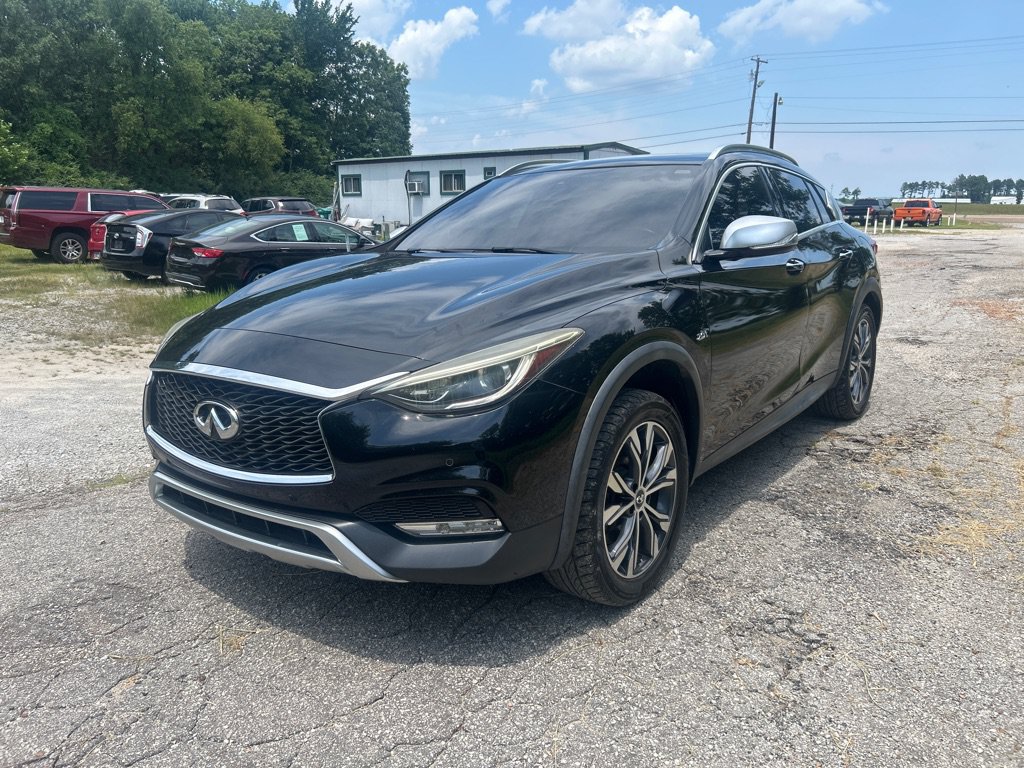 Used 2017 INFINITI QX30 Premium w/ Navigation Package AWD/4WD image 3