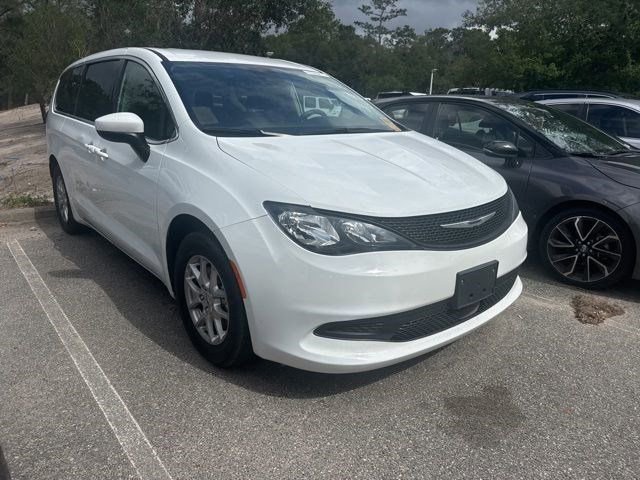 Used 2023 Chrysler Voyager LX FWD image 9