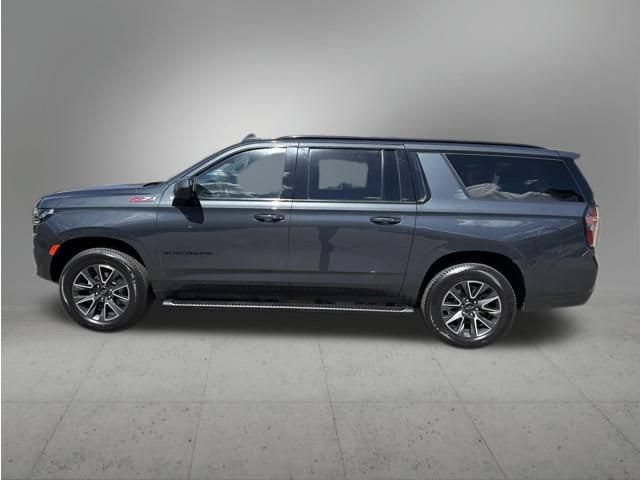 Used 2022 Chevrolet Suburban Z71 AWD/4WD image 2