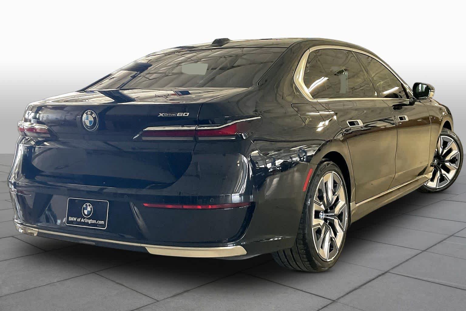 Used 2024 BMW i7 xDrive60 w/ Executive Package AWD/4WD image 12