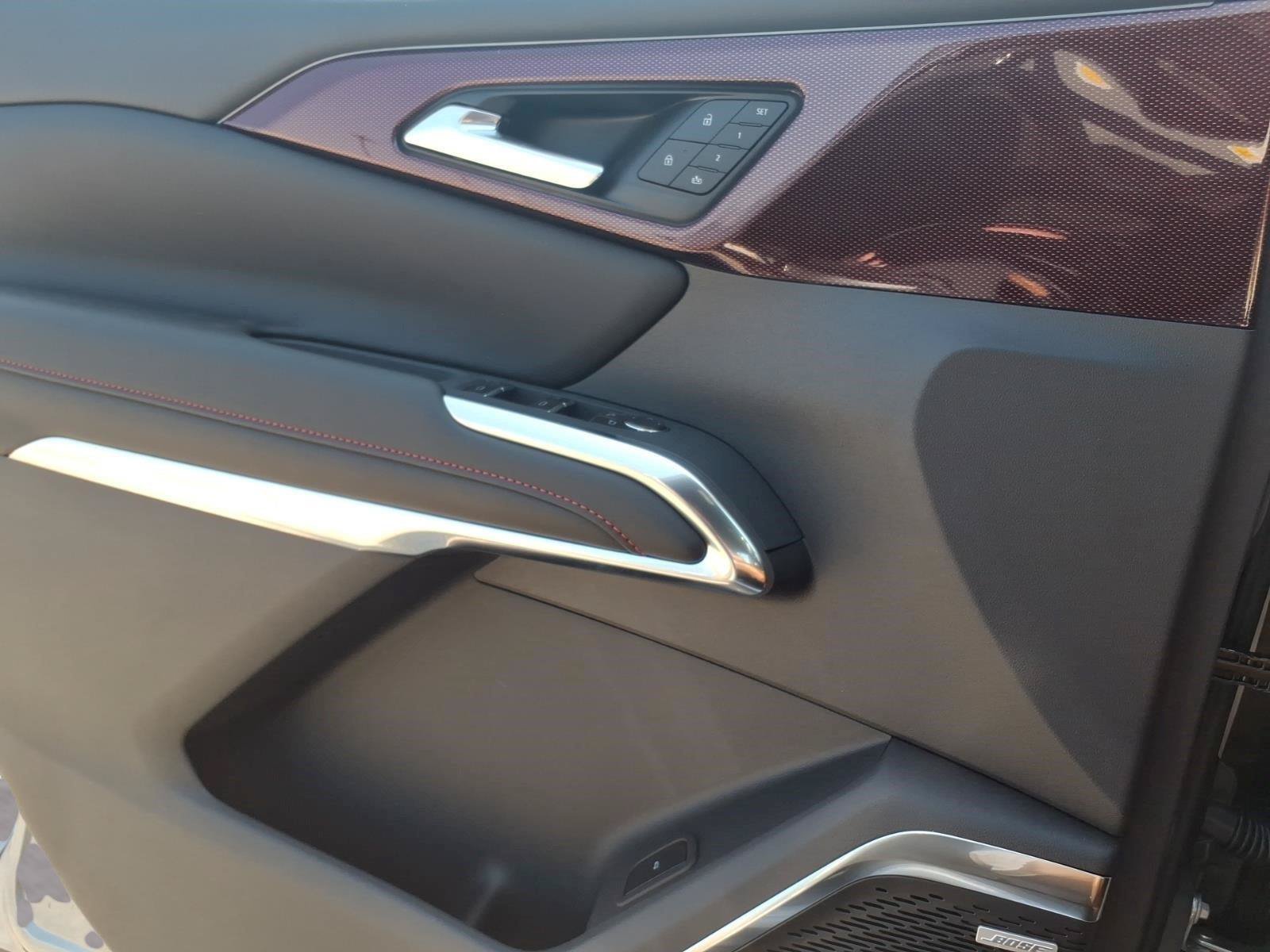 New 2027 Chevrolet Traverse RS w/ LPO, Floor Liner Package FWD image 17