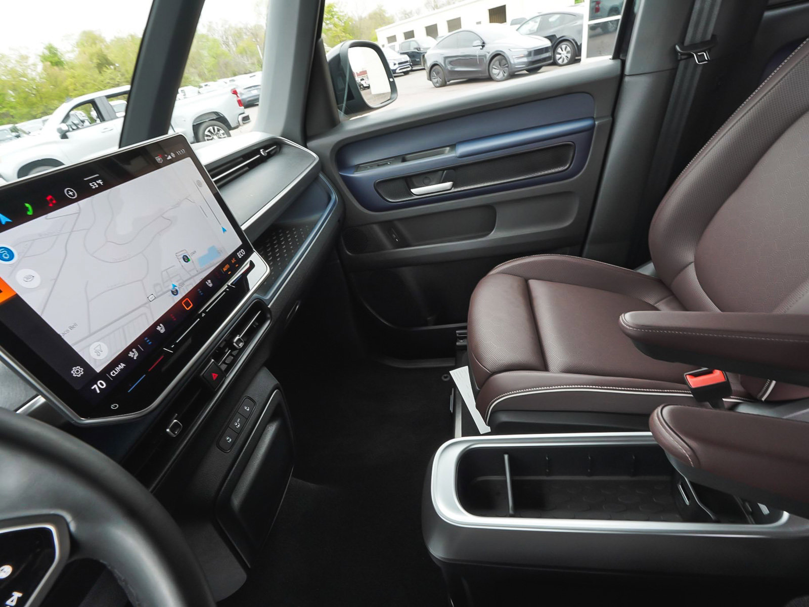 Used 2025 Volkswagen ID. Buzz Pro S RWD image 28