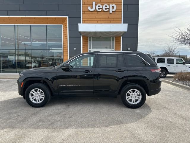 Used 2023 Jeep Grand Cherokee Laredo image 9
