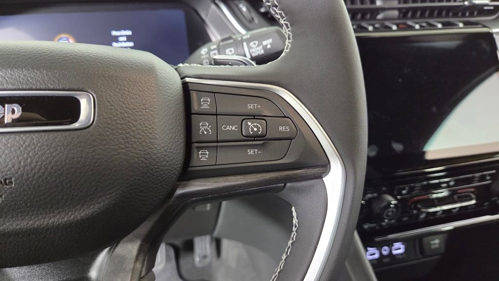 New 2025 Jeep Grand Cherokee Limited w/ Black Appearance Package image 18