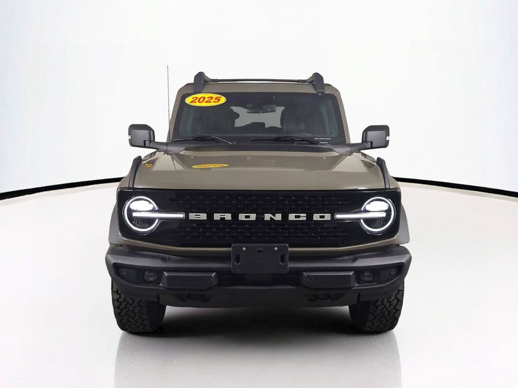 Used 2025 Ford Bronco Outer Banks AWD/4WD image 2