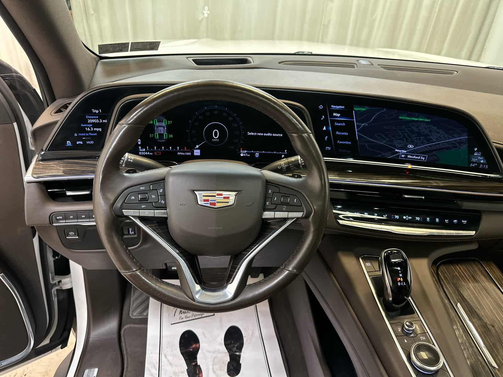 Used 2021 Cadillac Escalade Premium Luxury AWD/4WD image 3