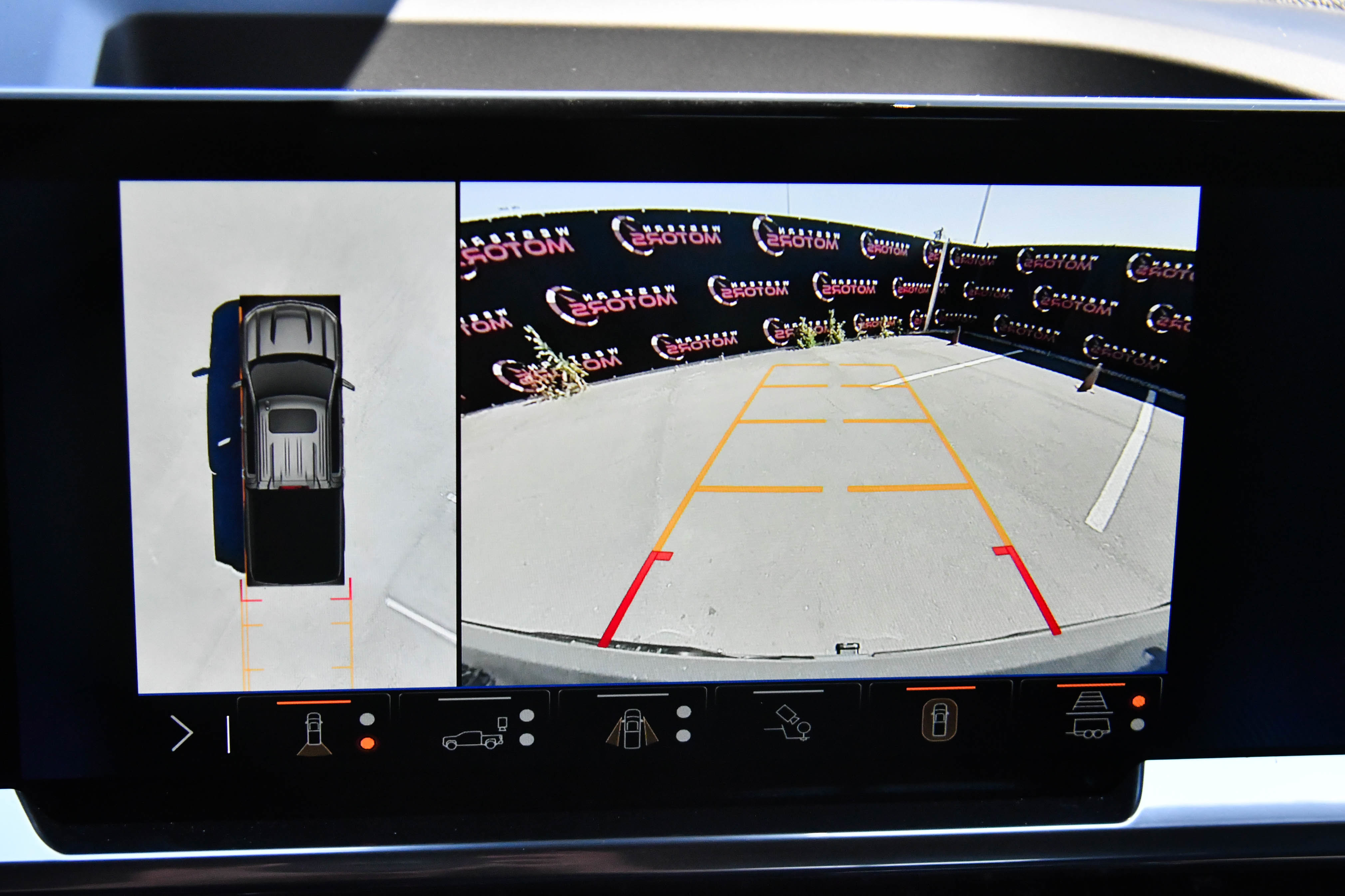 Used 2024 Chevrolet Silverado 1500 LTZ w/ Technology Package AWD/4WD image 21