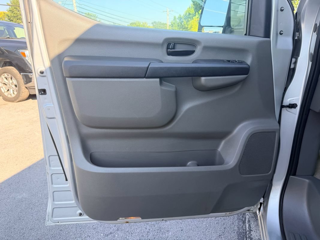 Used 2018 Nissan NV 3500 SL RWD image 23