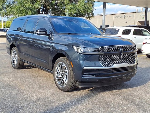 New 2025 Lincoln Navigator L Reserve image 3