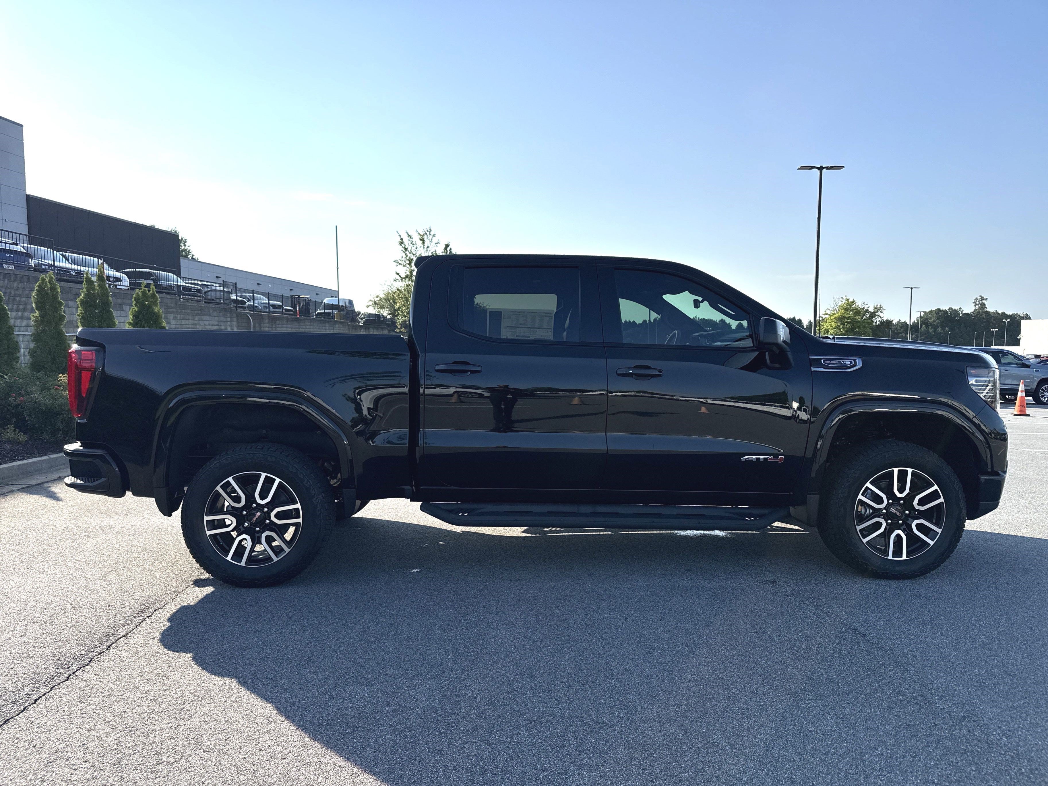 New 2026 GMC Sierra 1500 AT4 w/ AT4 Premium Package AWD/4WD image 11