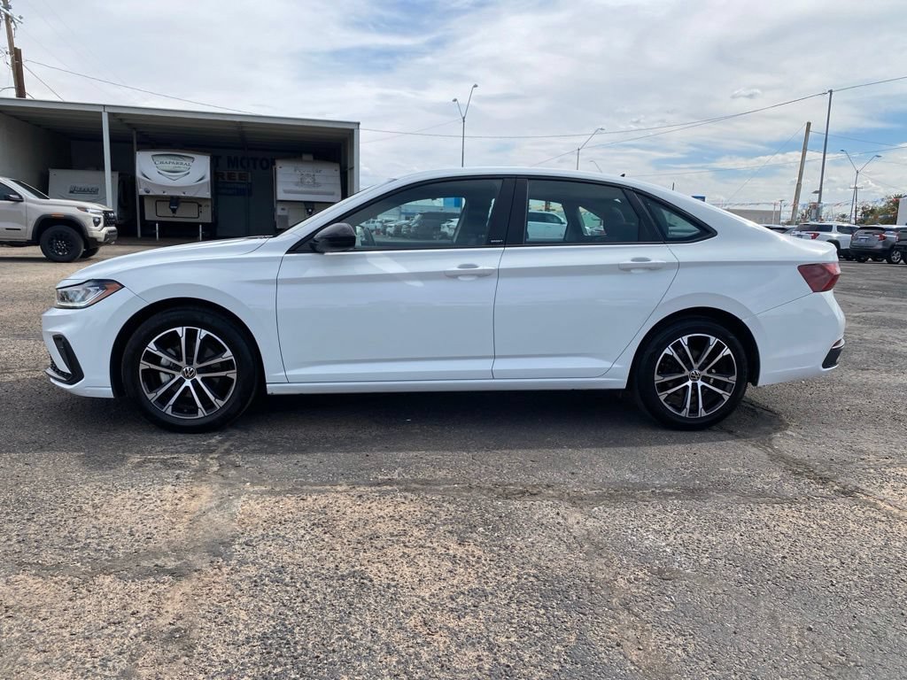 Used 2025 Volkswagen Jetta Sport FWD image 3